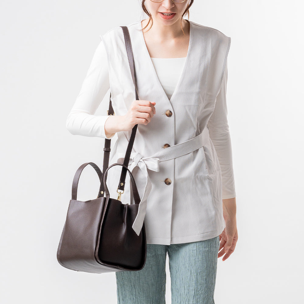 PUレザー 高見え ショルダーベルト付き キューブバッグ