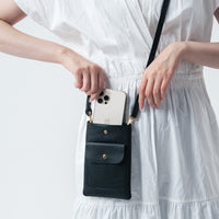 フルグレイン シュリンクレザー スナップボタン スマホショルダーバッグ