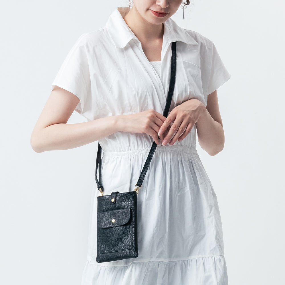 フルグレイン シュリンクレザー スナップボタン スマホショルダーバッグ