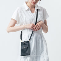 フルグレイン シュリンクレザー スナップボタン スマホショルダーバッグ