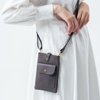 フルグレイン シュリンクレザー スナップボタン スマホショルダーバッグ