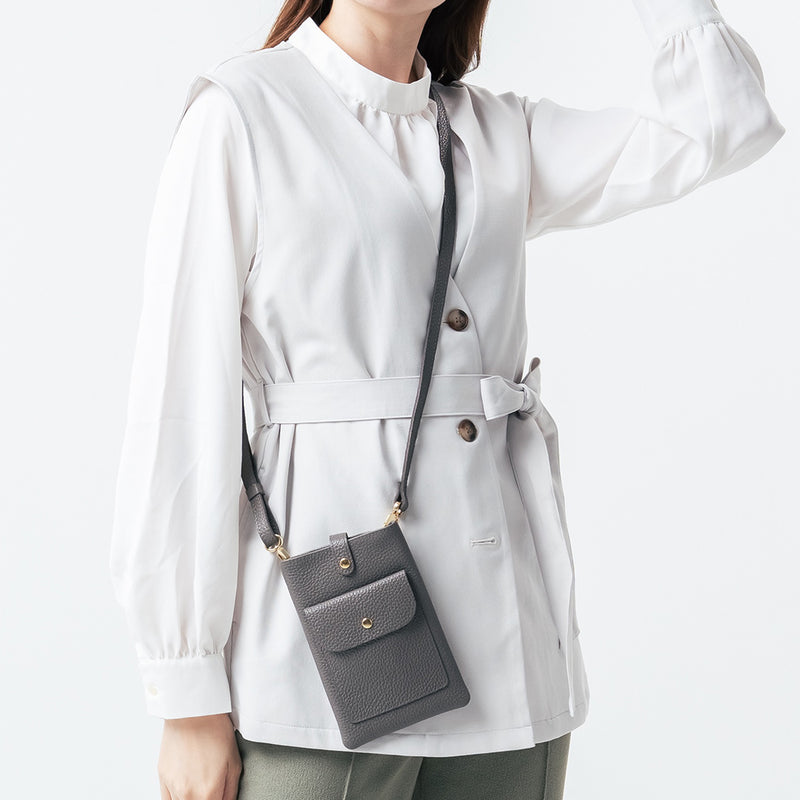 フルグレイン シュリンクレザー スナップボタン スマホショルダーバッグ