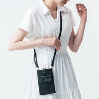 フルグレイン シュリンクレザー スナップボタン スマホショルダーバッグ