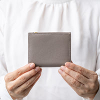 牛革 シュリンクレザー ゴールドファスナー ボタン閉じ 二つ折り財布