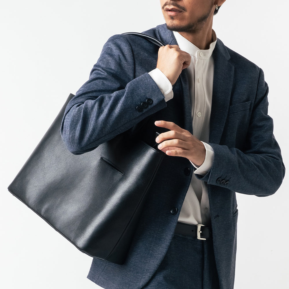 シュリンクレザー シンプル スマホポケット付き本革トートバッグ