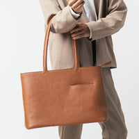 シュリンクレザー シンプル スマホポケット付き本革トートバッグ