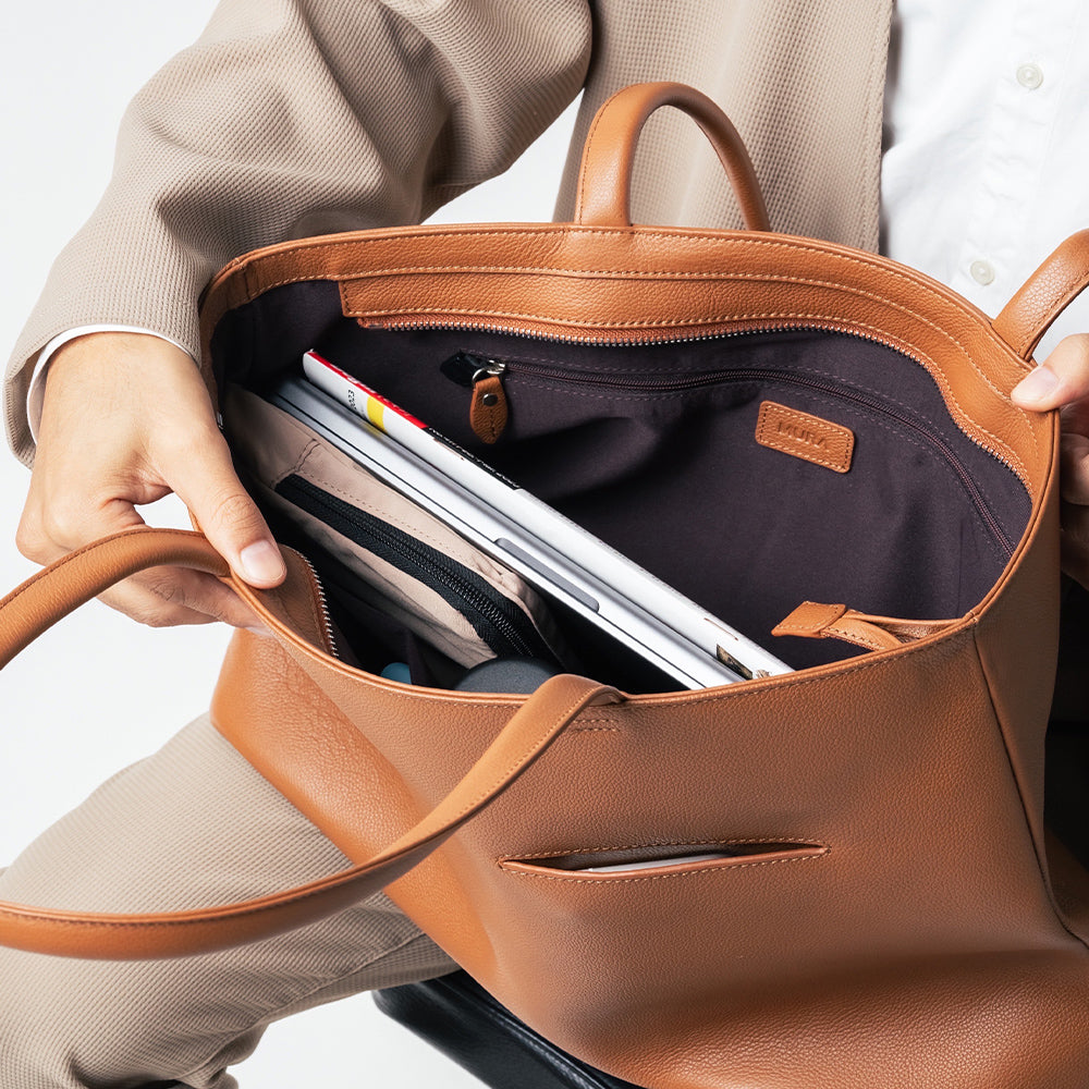 シュリンクレザー シンプル スマホポケット付き本革トートバッグ