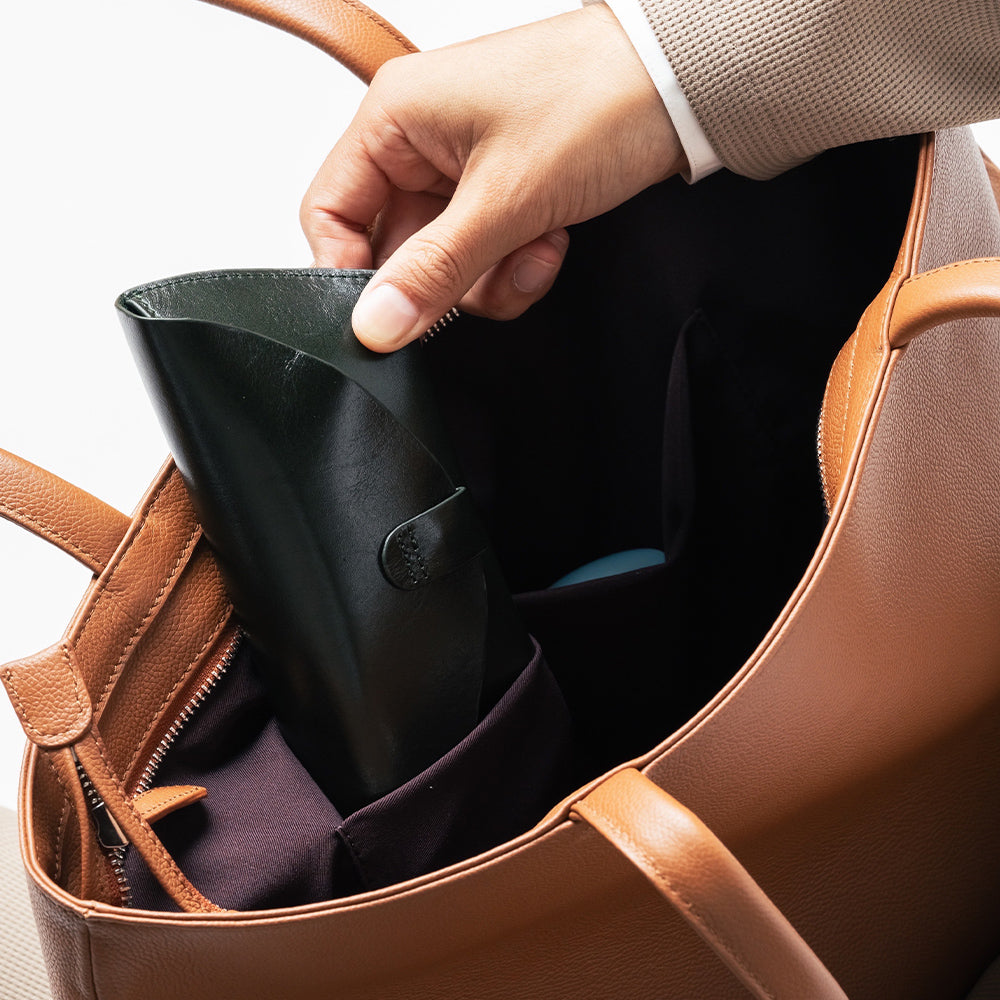 シュリンクレザー シンプル スマホポケット付き本革トートバッグ