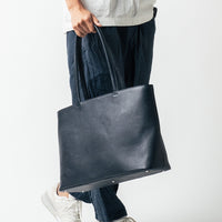 シュリンクレザー シンプル スマホポケット付き本革トートバッグ