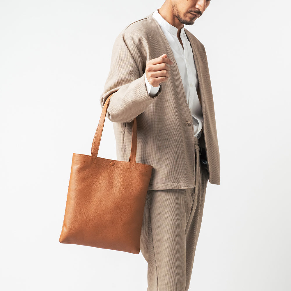 シュリンクレザー 薄マチA4縦長 マグネットボタン付き ミニトートバッグ