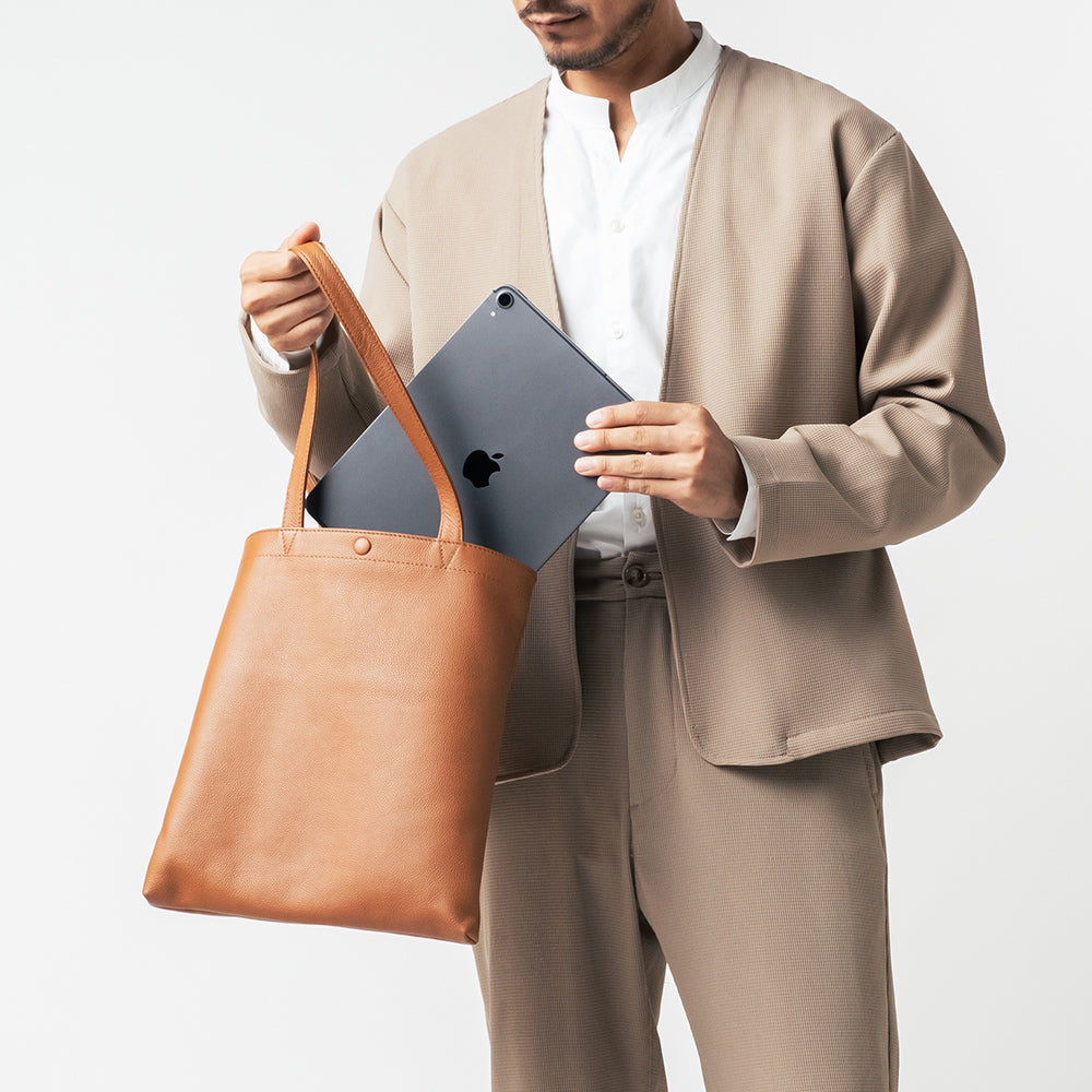 シュリンクレザー 薄マチA4縦長 マグネットボタン付き ミニトートバッグ