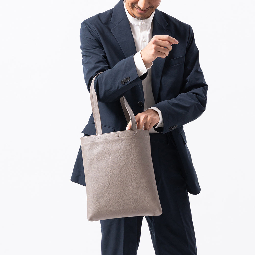 シュリンクレザー 薄マチA4縦長 マグネットボタン付き ミニトートバッグ