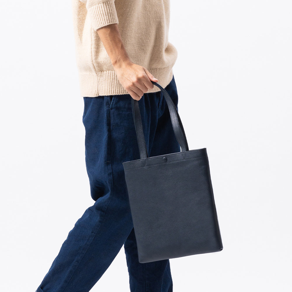 シュリンクレザー 薄マチA4縦長 マグネットボタン付き ミニトートバッグ