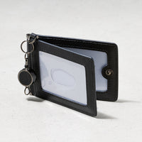 サフィアーノレザー 薄型 伸縮リール付 バタフライ式IDカードケース