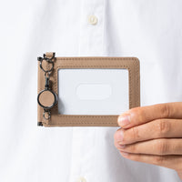 サフィアーノレザー 薄型 伸縮リール付 バタフライ式IDカードケース