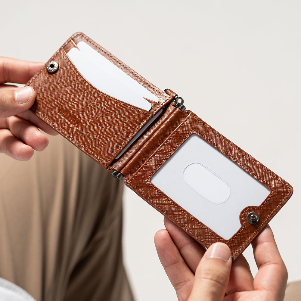 サフィアーノレザー 薄型 伸縮リール付 バタフライ式IDカードケース