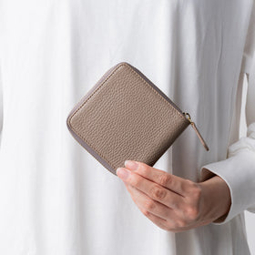 イタリアンレザー スキミング防止 スクエア ラウンドファスナー二つ折り財布