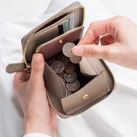 イタリアンレザー スキミング防止 スクエア ラウンドファスナー二つ折り財布