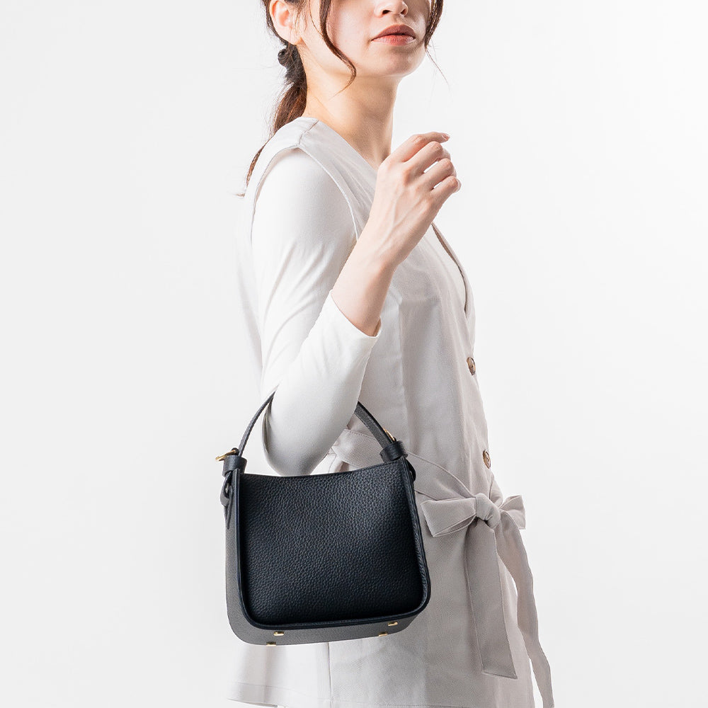 シュリンクレザー ショルダーベルト付き コバ塗バッグ