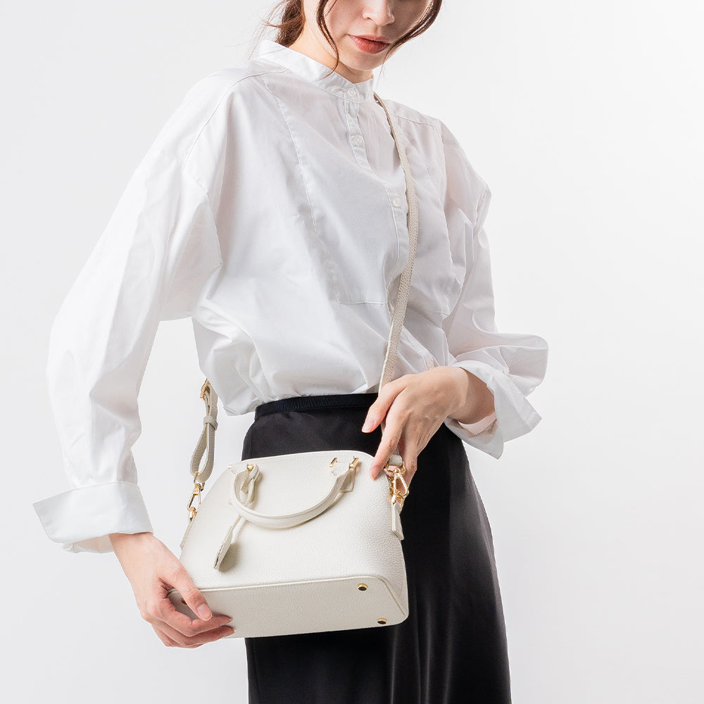 シュリンクレザー ショルダーベルト付き ダブルファスナー ミニハンドバッグ