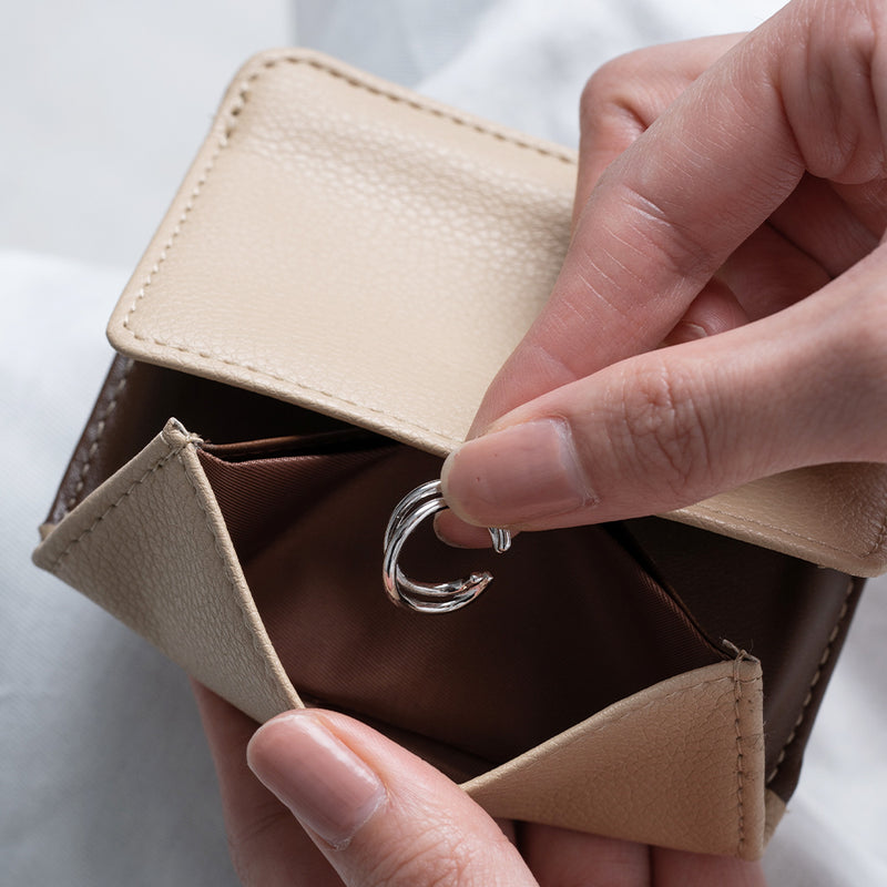 フラグメントケース レディース ブランド 革 薄型 スキミング防止 コンパクト