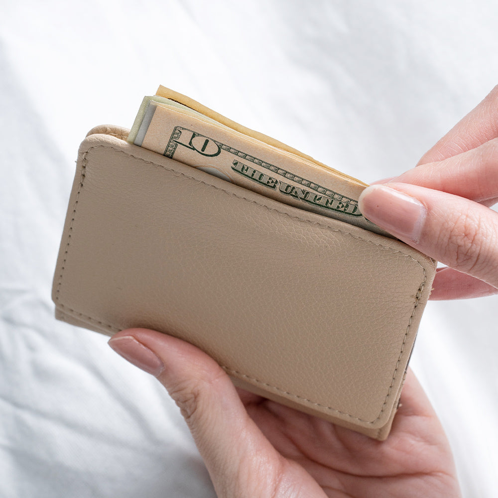 フラグメントケース レディース ブランド 革 薄型 スキミング防止 コンパクト