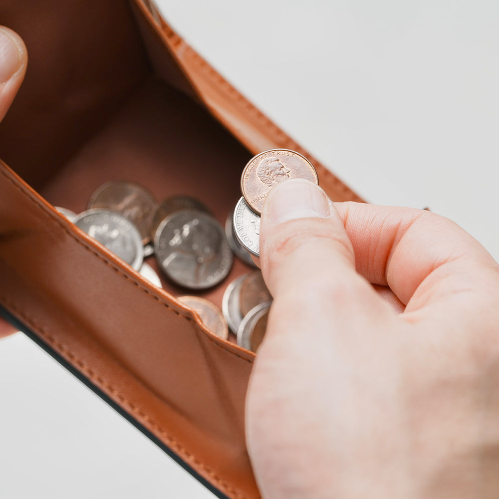 コードバン調/カーボン レザー box型小銭入れ 二つ折り財布