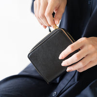 ツートンカラー サフィアーノ&ゴートレザー スキミング防止機能付き ラウンドファスナー 二つ折り財布