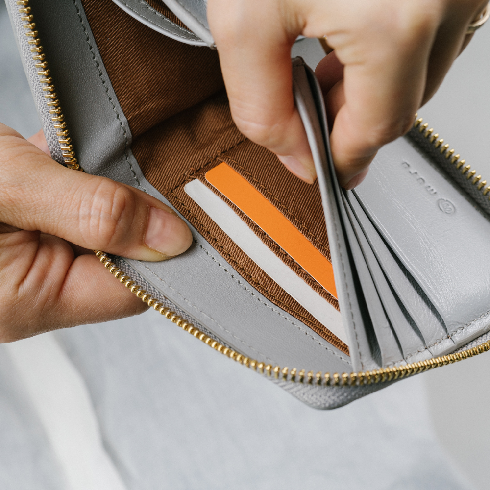 ラウンドファスナー ゴートレザー スキミング防止機能付き スクエア 二つ折り財布