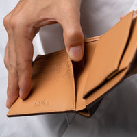 コードバン調 牛本革 フルグレイン スムースレザー ボックス型コイン収納 二つ折り財布