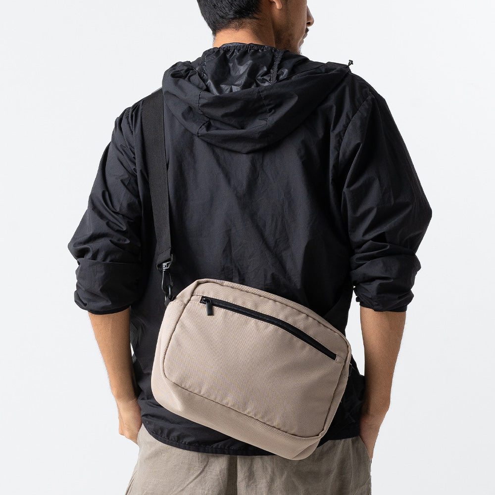 サスティナブル R-PET 撥水抗菌 7ポケット 大容量 スクエア ショルダーバッグ