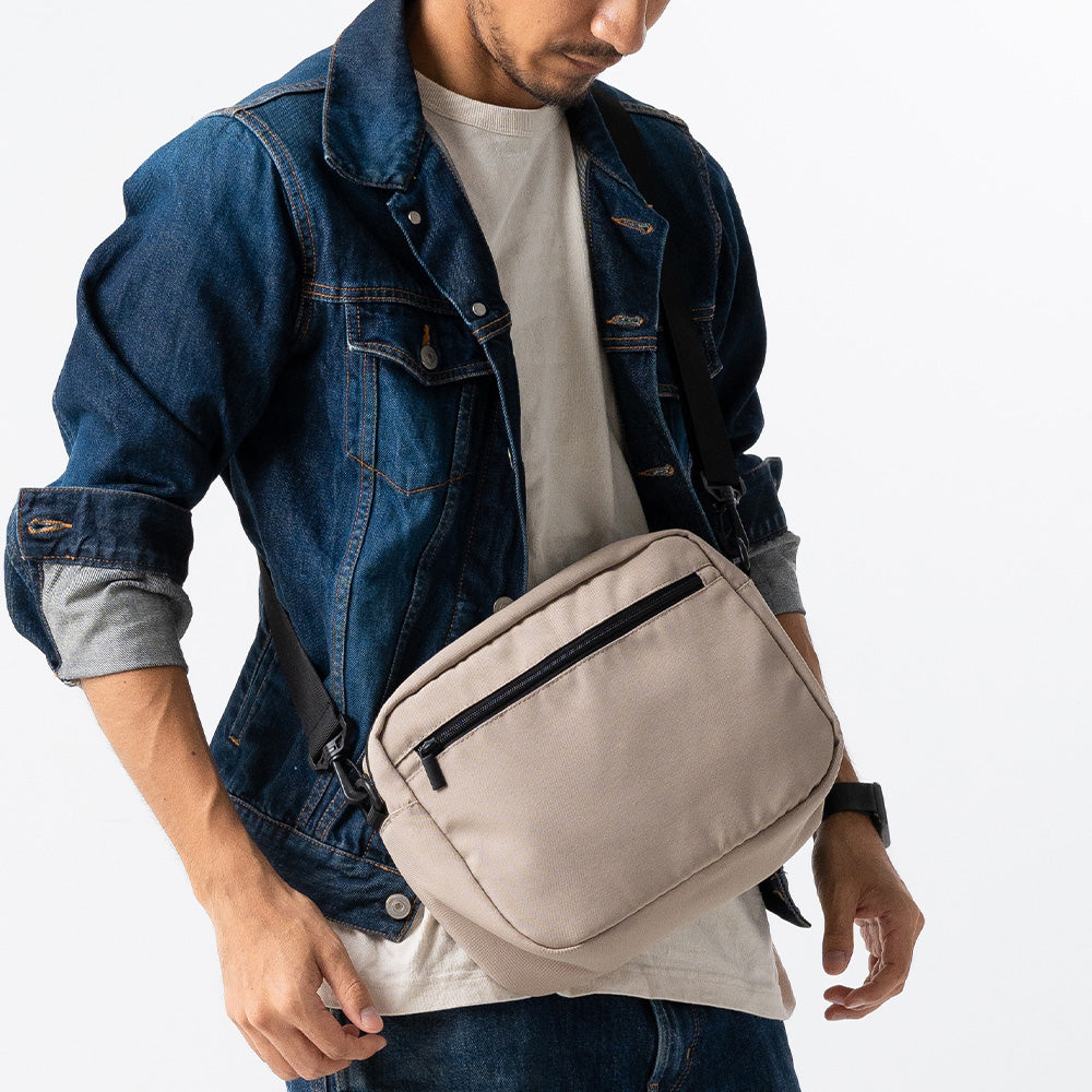 サスティナブル R-PET 撥水抗菌 7ポケット 大容量 スクエア ショルダーバッグ