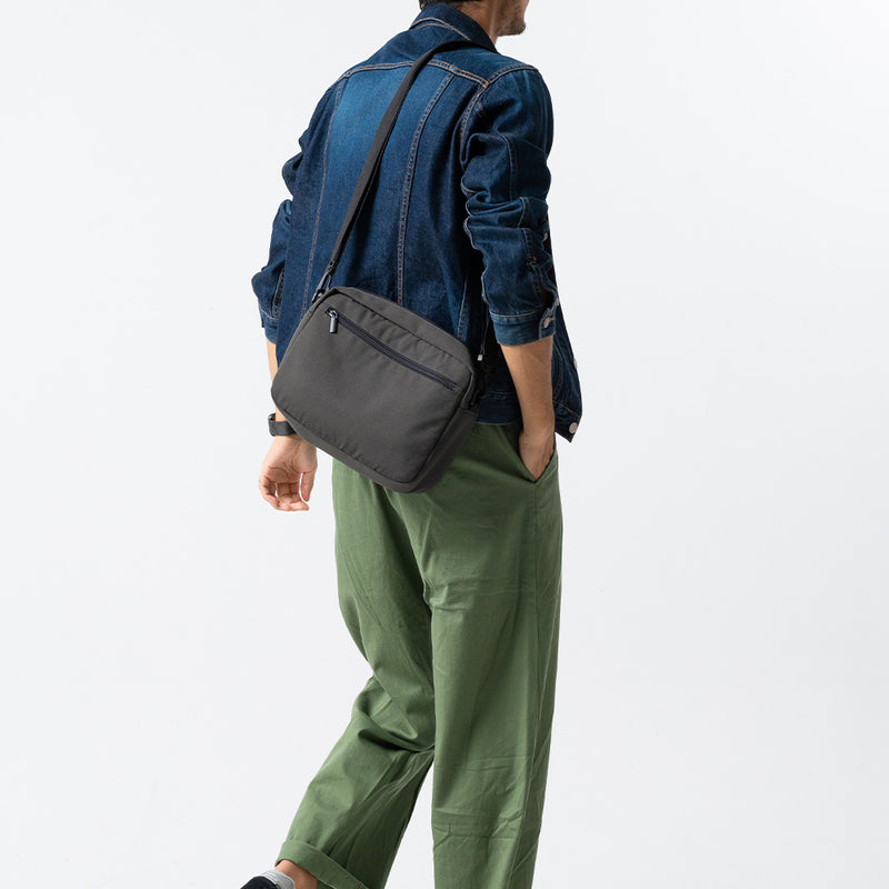 サスティナブル R-PET 撥水抗菌 7ポケット 大容量 スクエア ショルダーバッグ