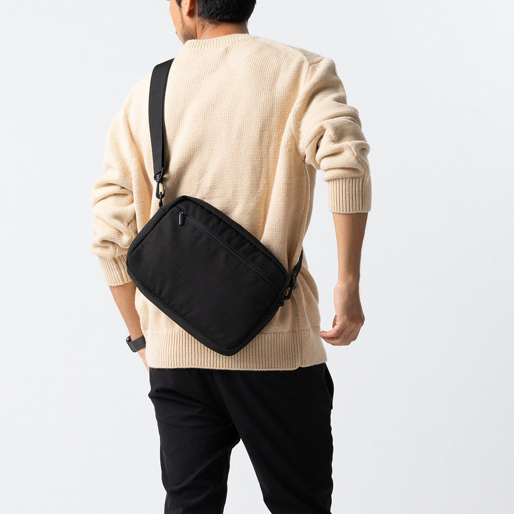 サスティナブル R-PET 撥水抗菌 7ポケット 大容量 スクエア ショルダーバッグ