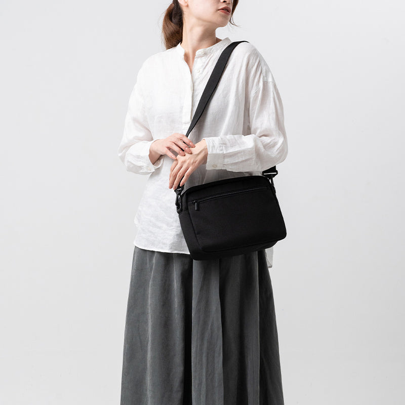 サスティナブル R-PET 撥水抗菌 7ポケット 大容量 スクエア ショルダーバッグ