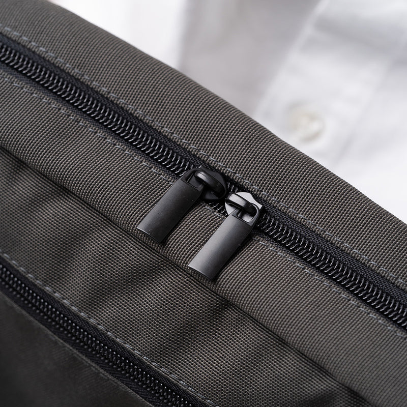 サスティナブル R-PET 撥水抗菌 7ポケット 大容量 スクエア ショルダーバッグ