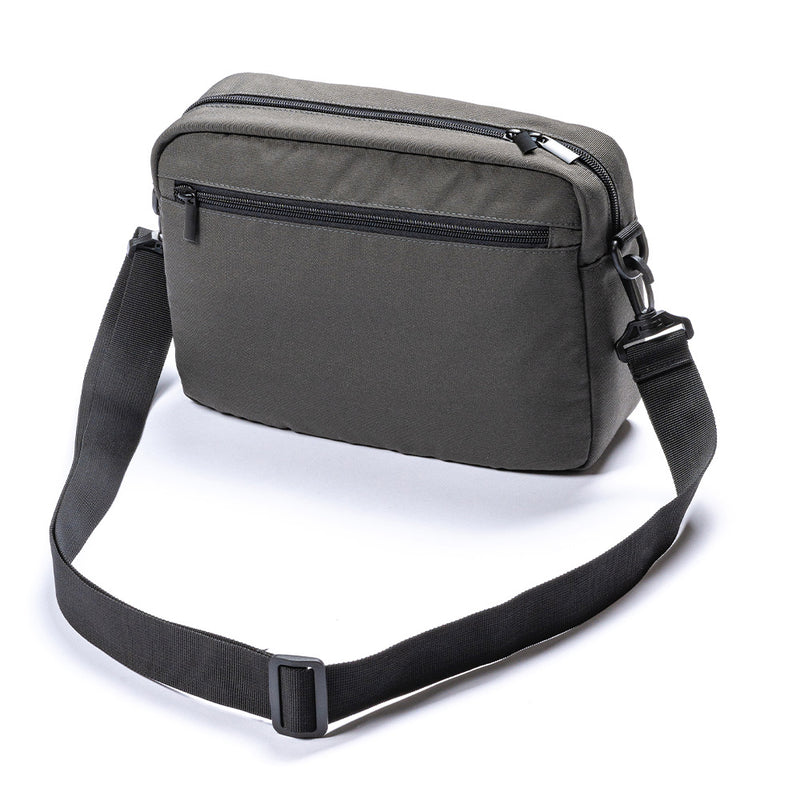 サスティナブル R-PET 撥水抗菌 7ポケット 大容量 スクエア ショルダーバッグ