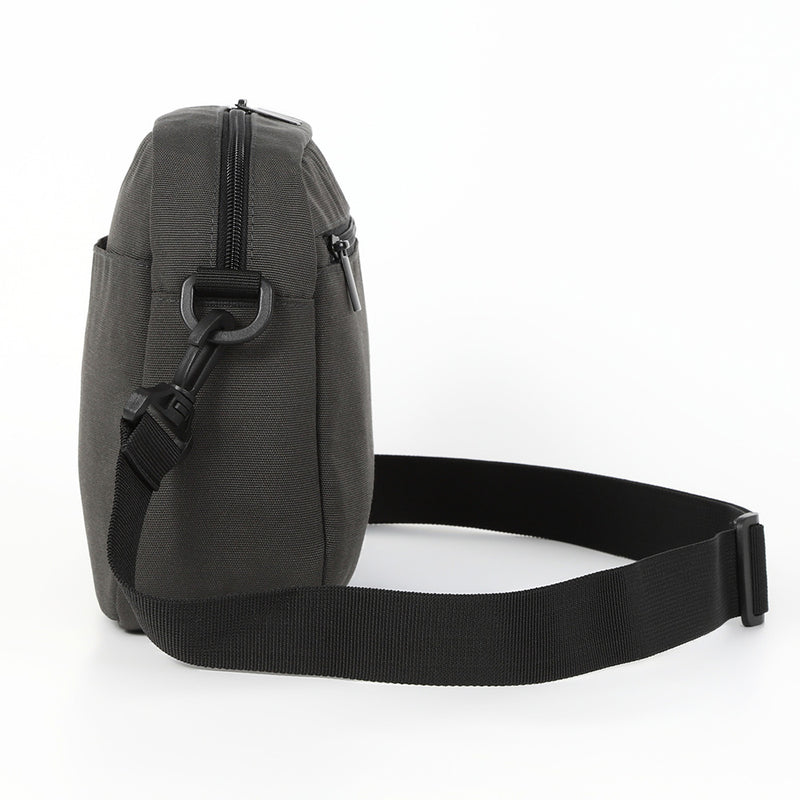 サスティナブル R-PET 撥水抗菌 7ポケット 大容量 スクエア ショルダーバッグ