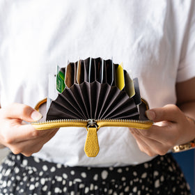 イタリア製シュリンクレザー スキミング防止機能付 じゃばら コンパクト カードケース