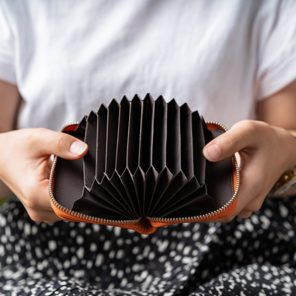 イタリア製シュリンクレザー スキミング防止機能付 じゃばら コンパクト カードケース