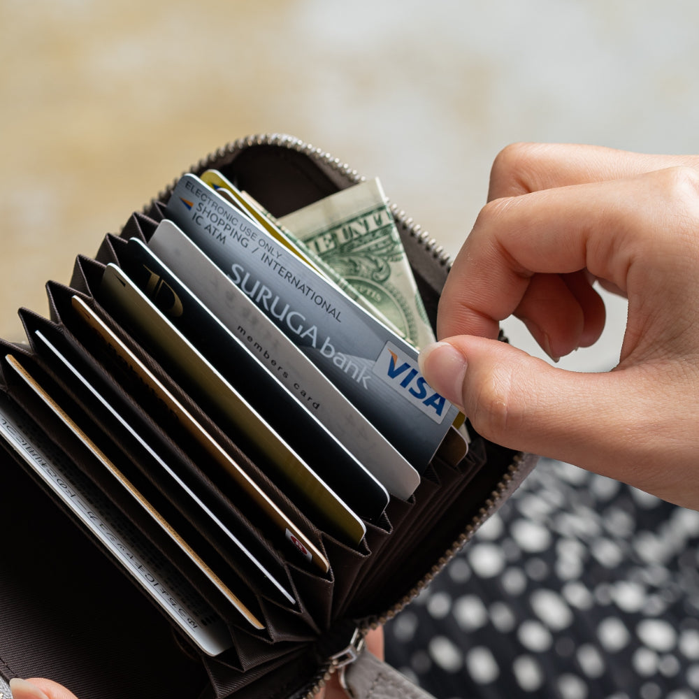 イタリア製シュリンクレザー スキミング防止機能付 じゃばら コンパクト カードケース