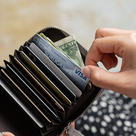 イタリア製シュリンクレザー スキミング防止機能付 じゃばら コンパクト カードケース